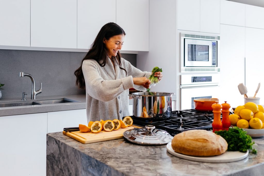 photo-1556911073-a517e752729c-e1631462431397-1024x683